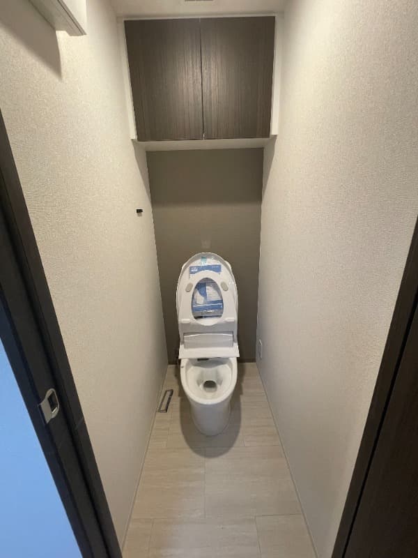 オークレジデンス亀沢 6階のトイレ 1