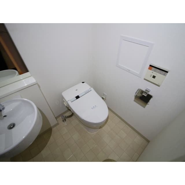 プレール・ドゥーク中野坂上 1階のトイレ 1