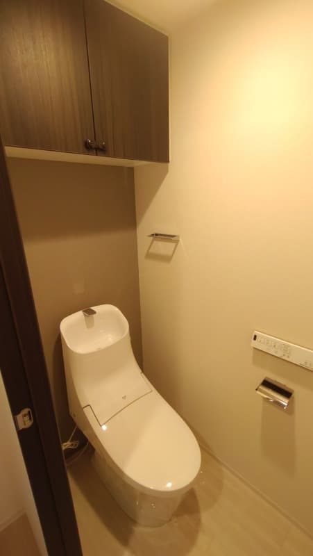 オークレジデンス亀沢 7階のトイレ 1