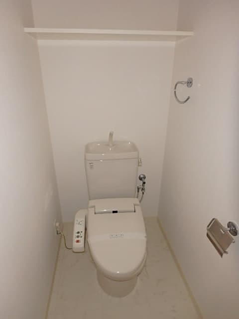 プライムコート成増 4階のトイレ 1