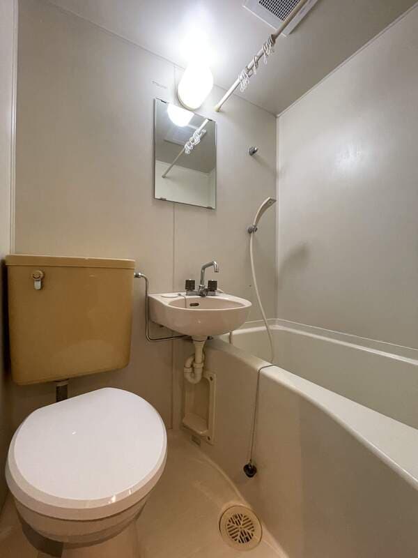 駒鳥アパートメント 3階のトイレ 1