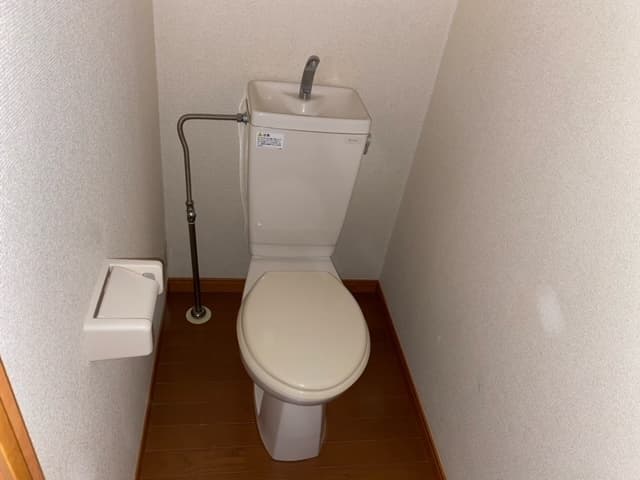 レオパレスドェール・コマ・西日暮里 1階のトイレ 1
