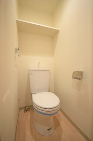 グランシャルム広尾 6階のトイレ 1