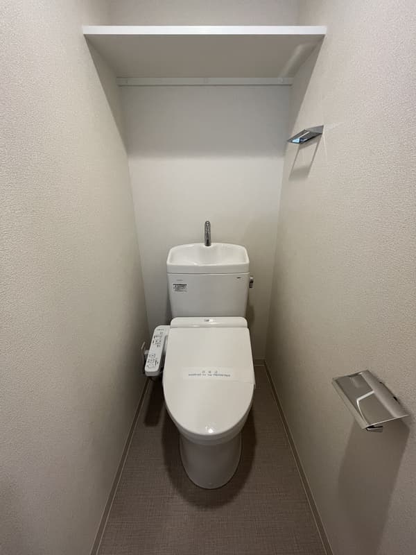 プレサンスジェネ浅草ＷＥＳＴ 4階のトイレ 1