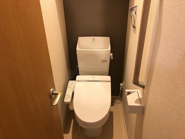 クレイノ栄秋 2階のトイレ 1