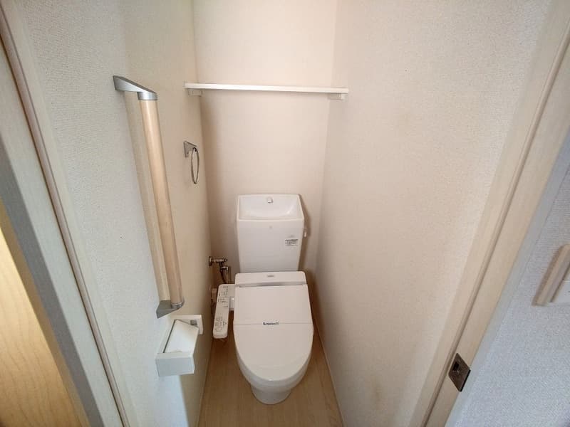 クレイノフィオーレ八幡 1階のトイレ 1