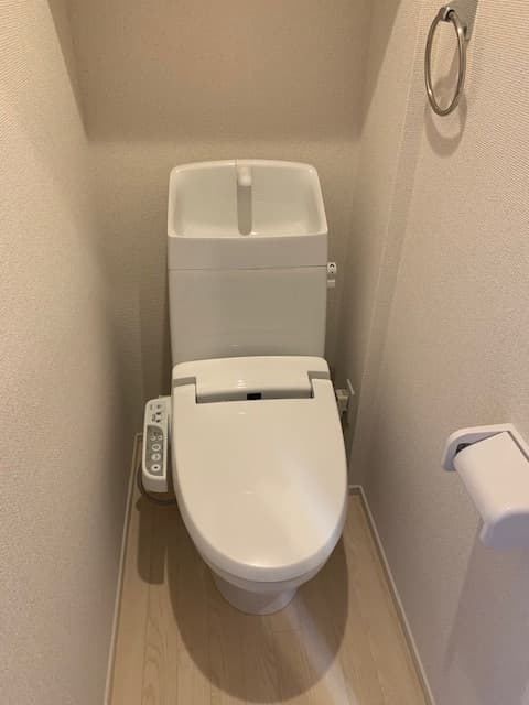 ヴィアロ高砂レジデンス 205のトイレ 1