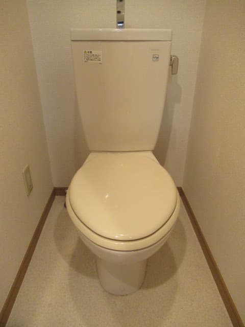 スカイコートヌーベル新宿落合 9階のトイレ 1