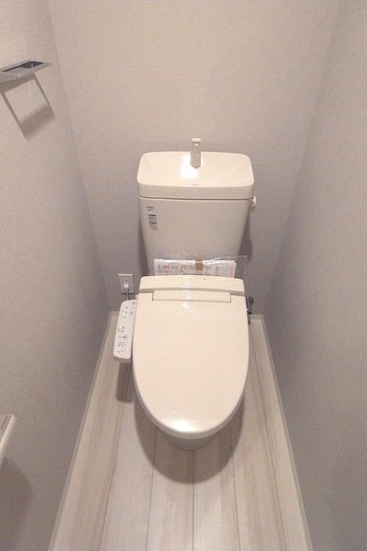 HUIT用賀 5階のトイレ 1