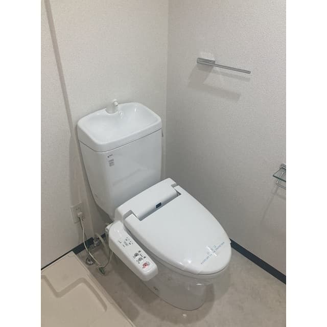 ＥＸＩＭ　ＯＧＩＫＵＢＯ 7階のトイレ 1
