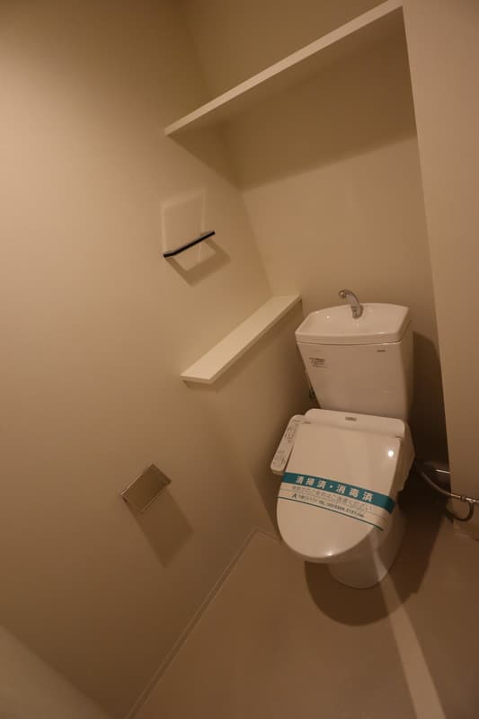 ＡＲＣＯＢＡＬＥＮＯ ＯＳＨＩＡＧＥ ＥＡＳＴ 3階のトイレ 1