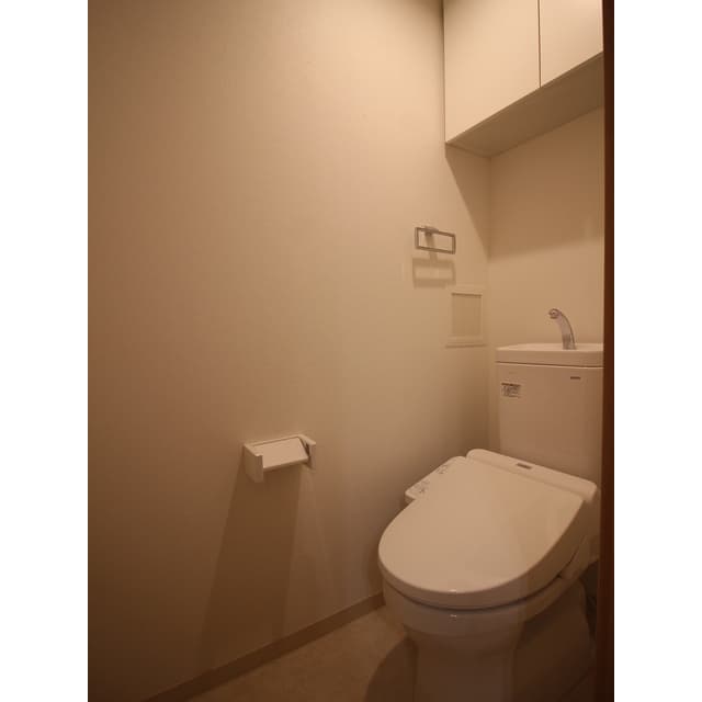 プレール・ドゥーク浅草Ⅳ 2階のトイレ 1