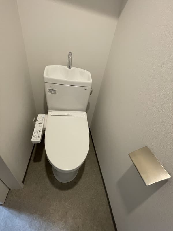 SYFORME KOMAGOMEⅡ 3階のトイレ 1
