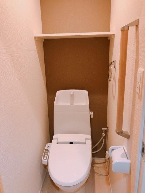 クレイノ三ヶ田 201のトイレ 1