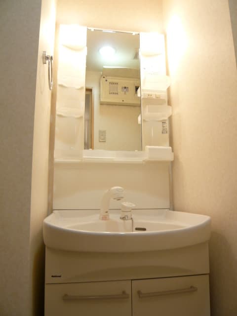 ウエルトオヤマ 2階の洗面所 1