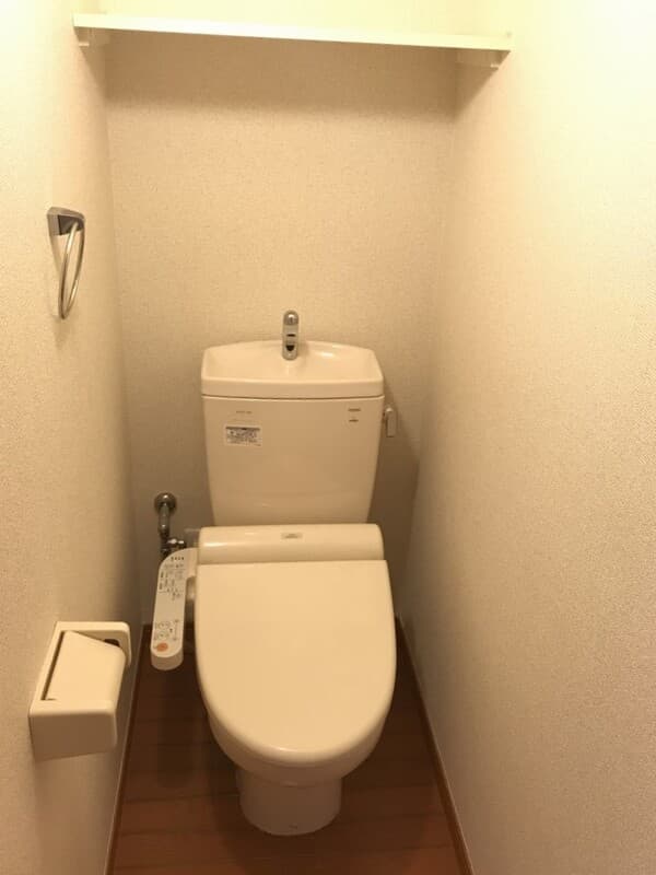 レオパレスラポールⅠ 1階のトイレ 1