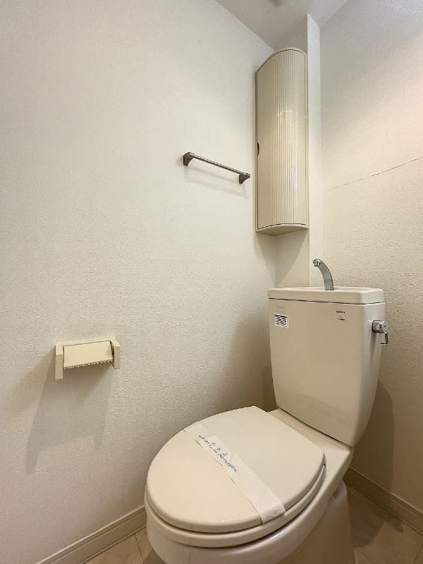 ピノ・ライラ 1階のトイレ 1