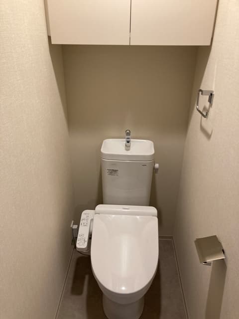 ジオエント中野弥生町 4階のトイレ 1
