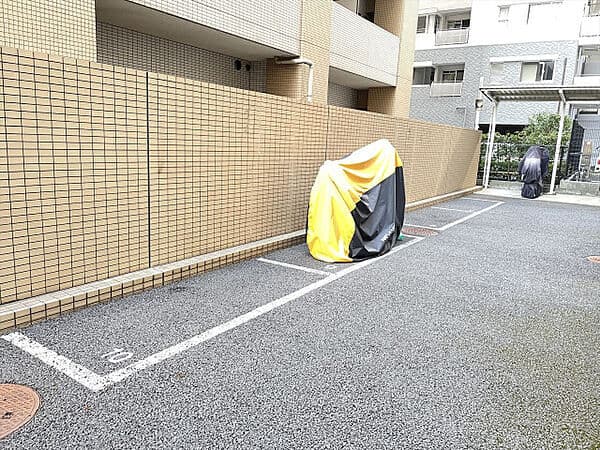 ヴィーダ・スカイコート品川 4階の駐車場 1