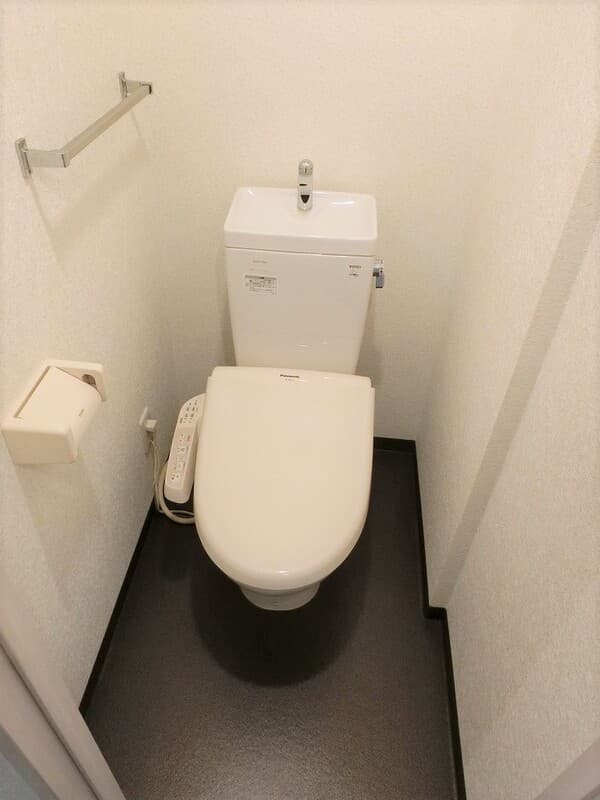 カーサフェリーチェ 4階のトイレ 1