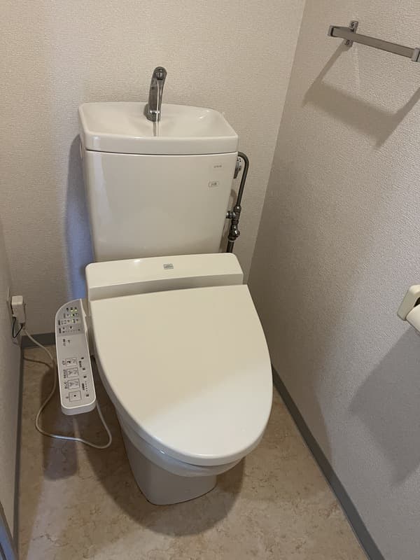ベルメゾン千歳台 2階のトイレ 1