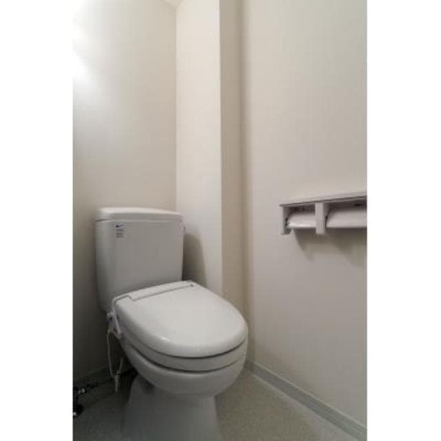 ホワイトフロント 703のトイレ 1