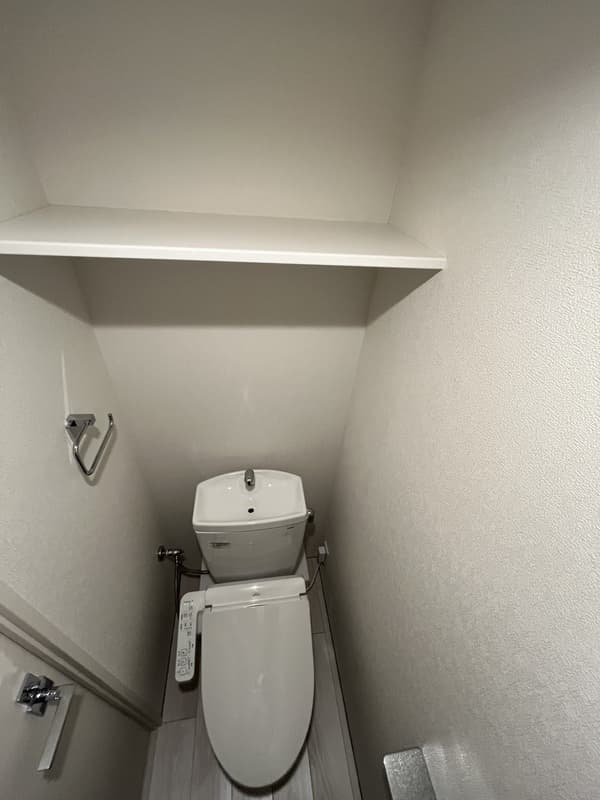 フラッフィー中野坂上 402のトイレ 1