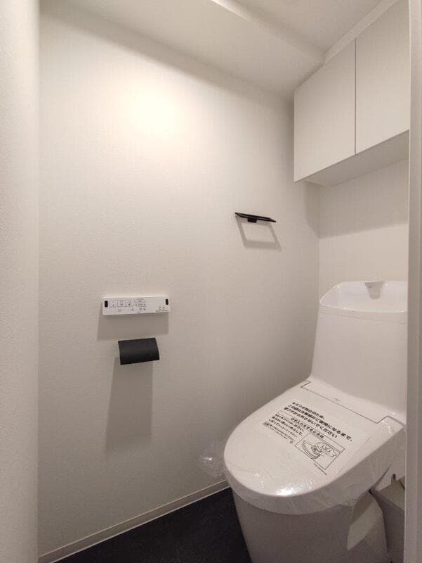 クロスレジデンス高田馬場 8階のトイレ 1