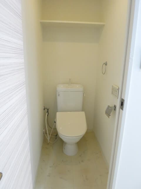 ドゥーエ新川 12階のトイレ 1