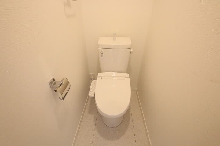 Bristol 1階のトイレ 1
