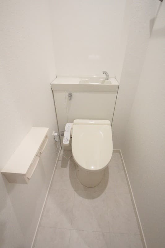 ヴィルヌーヴ　イースト 1階のトイレ 1