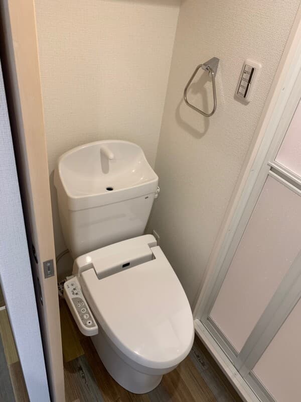 ウエストサイド新宿御苑 2階のトイレ 1