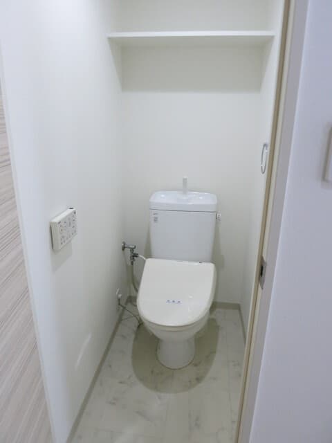 ドゥーエ新川 12階のトイレ 1