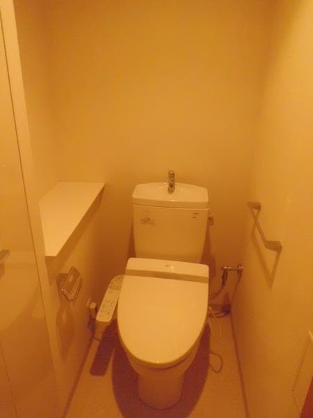 プレミアコンフォート西荻窪 1階のトイレ 1