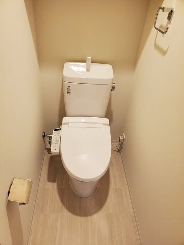 KI-LIGHTKINSHICHO 7階のトイレ 1