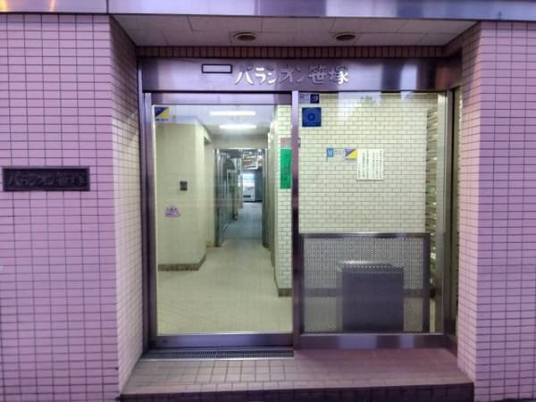 パラシオン笹塚 5階のエントランス 1