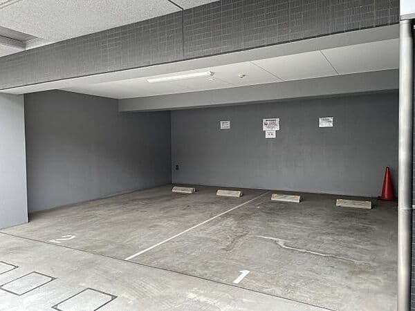 スカイコート成城学園前 1階の駐車場 1