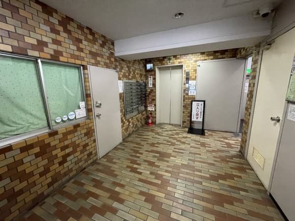 中目黒駅 徒歩10分 マンション 3階のエントランス 1