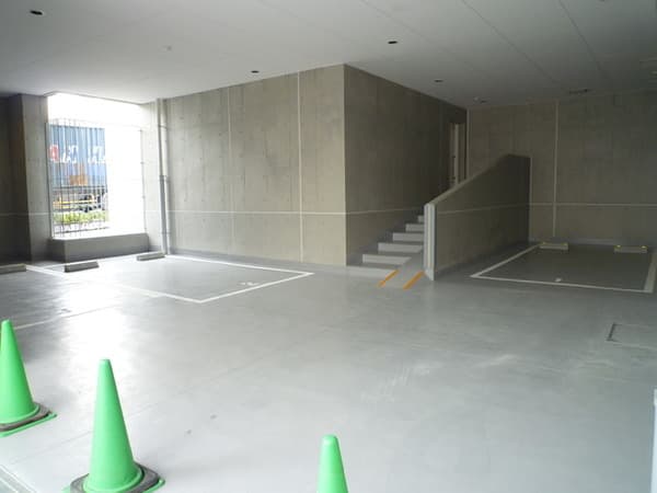 パークハビオ駒沢大学 5階の駐車場 1