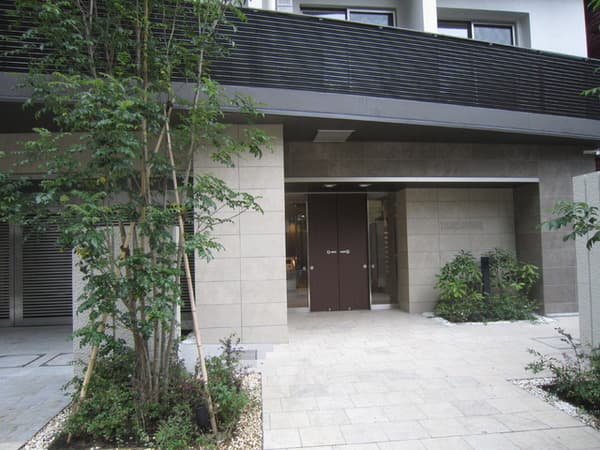 パークリュクス新宿御苑前mono　５０２号室 5階のエントランス 1