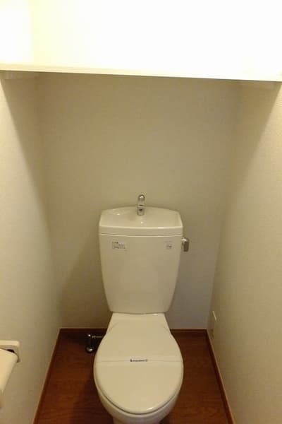 レオパレスサンクチュアリー 1階のトイレ 1