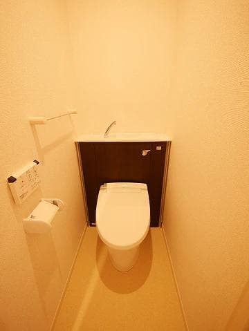 ユヌ　ブリーズ　目黒 2階のトイレ 1