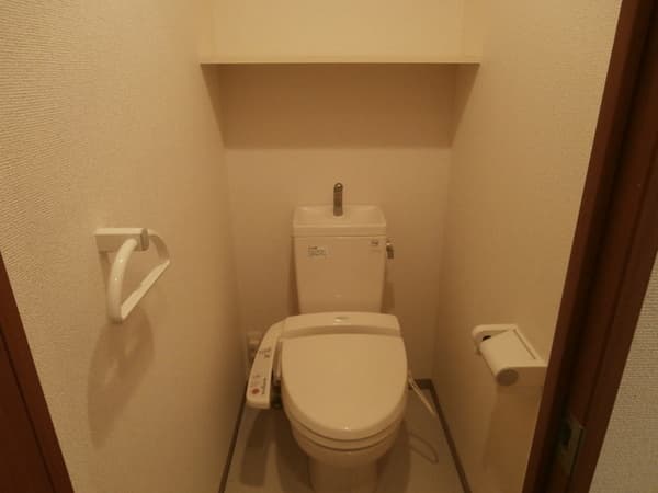 ガーデンフォート目黒 1階のトイレ 1