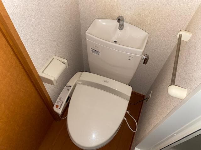レオパレスKIYOKAWA 2階のトイレ 1