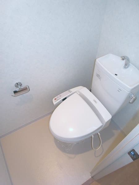 ソレイユ烏山 2階のトイレ 1