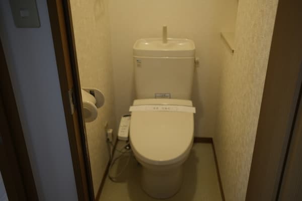 エーデルブルーメ伊興 2階のトイレ 1