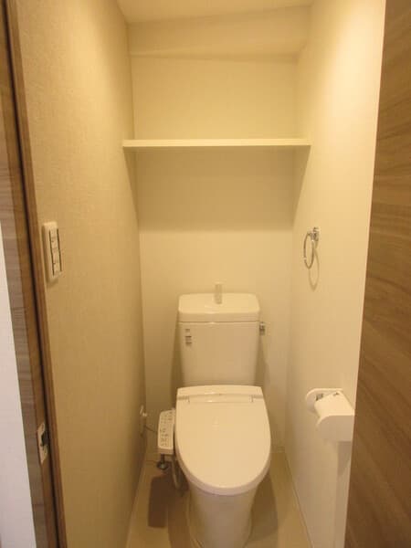 プロスタイルウェルス西早稲田 4階のトイレ 1