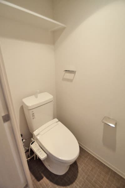 フェール東新宿 7階のトイレ 2