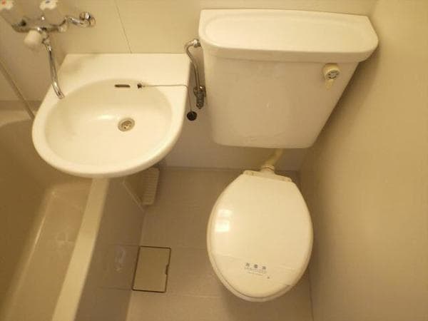 グランメール高田馬場 5階のトイレ 1