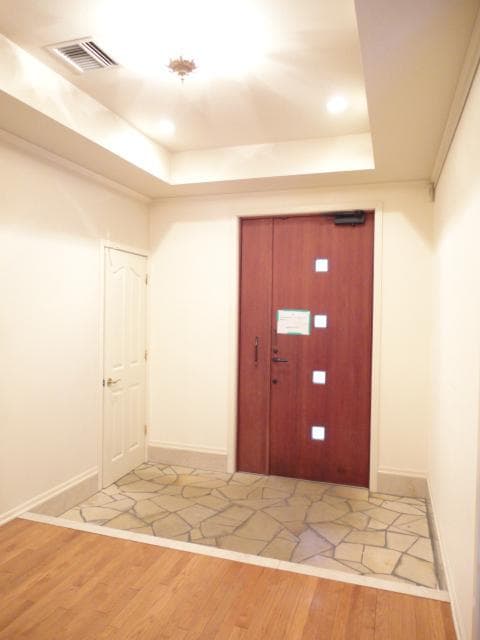 松平ハウス 2階の玄関 1